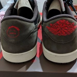 Travis Scott lows “Mocha”